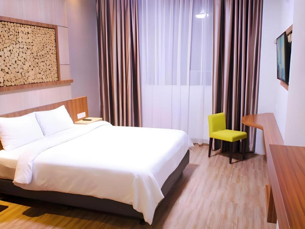 Ayola First Point Hotel Пеканбару Экстерьер фото