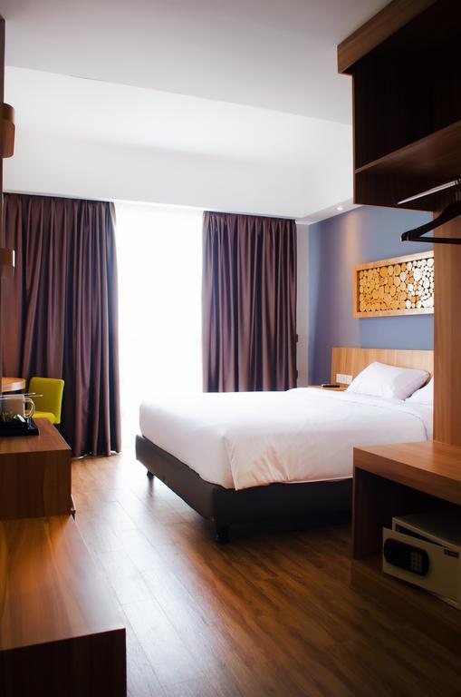 Ayola First Point Hotel Пеканбару Экстерьер фото